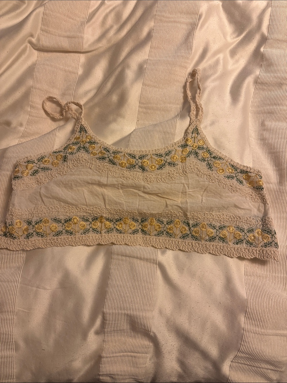 Women’s Cream Floral Lace-Trim Bralette